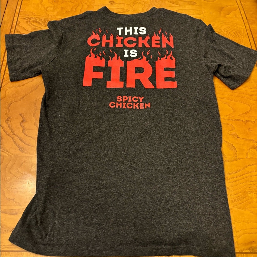 This chicken is on fire spicy chicken Wendy’s gray short sleeve tee shirt medium
